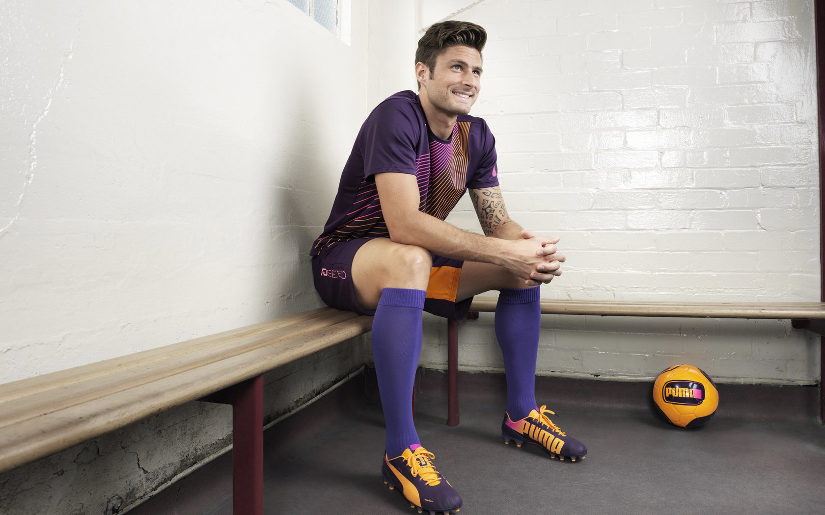 中外足球交流活动频繁,促进互学互鉴,中西方传统足球文化比较